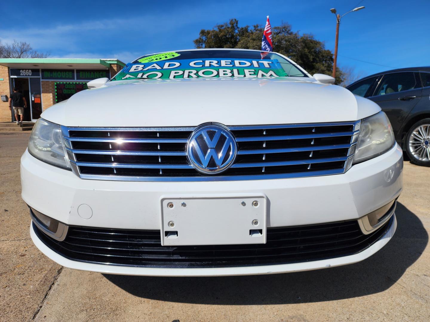 2013 WHITE Volkswagen CC Sport w/Lighting Package (WVWBN7AN9DE) with an 2.0L L4 DOHC 16V TURBO engine, 6-Speed Automatic transmission, located at 2660 S.Garland Avenue, Garland, TX, 75041, (469) 298-3118, 32.885551, -96.655602 - Photo#9